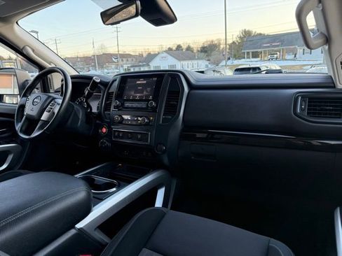 Used 2023 Nissan Titan SV w/ SV Convenience Package image 24