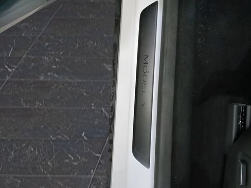 Used 2026 Tesla Model Y Long Range AWD/4WD image 11