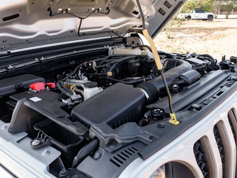 Used 2023 Jeep Gladiator Mojave AWD/4WD image 52