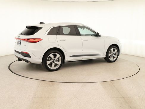 Certified 2025 Audi Q5 Prestige image 7