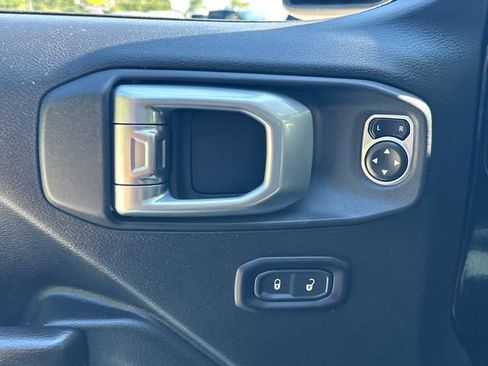 Used 2019 Jeep Wrangler Sport AWD/4WD image 18