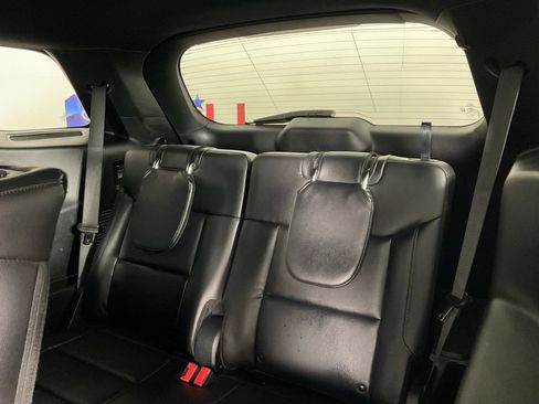 Used 2020 Ford Explorer XLT w/ Equipment Group 202A RWD image 17