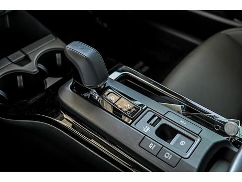 Used 2024 Toyota Prius XLE AWD/4WD image 19