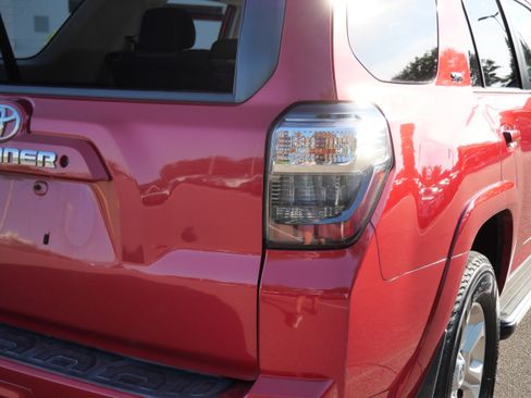 Used 2016 Toyota 4Runner SR5 AWD/4WD image 17