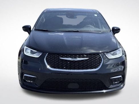 Used 2025 Chrysler Pacifica Select FWD image 2