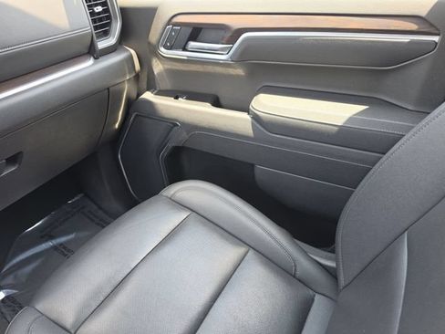Used 2025 GMC Sierra 1500 SLT AWD/4WD image 18