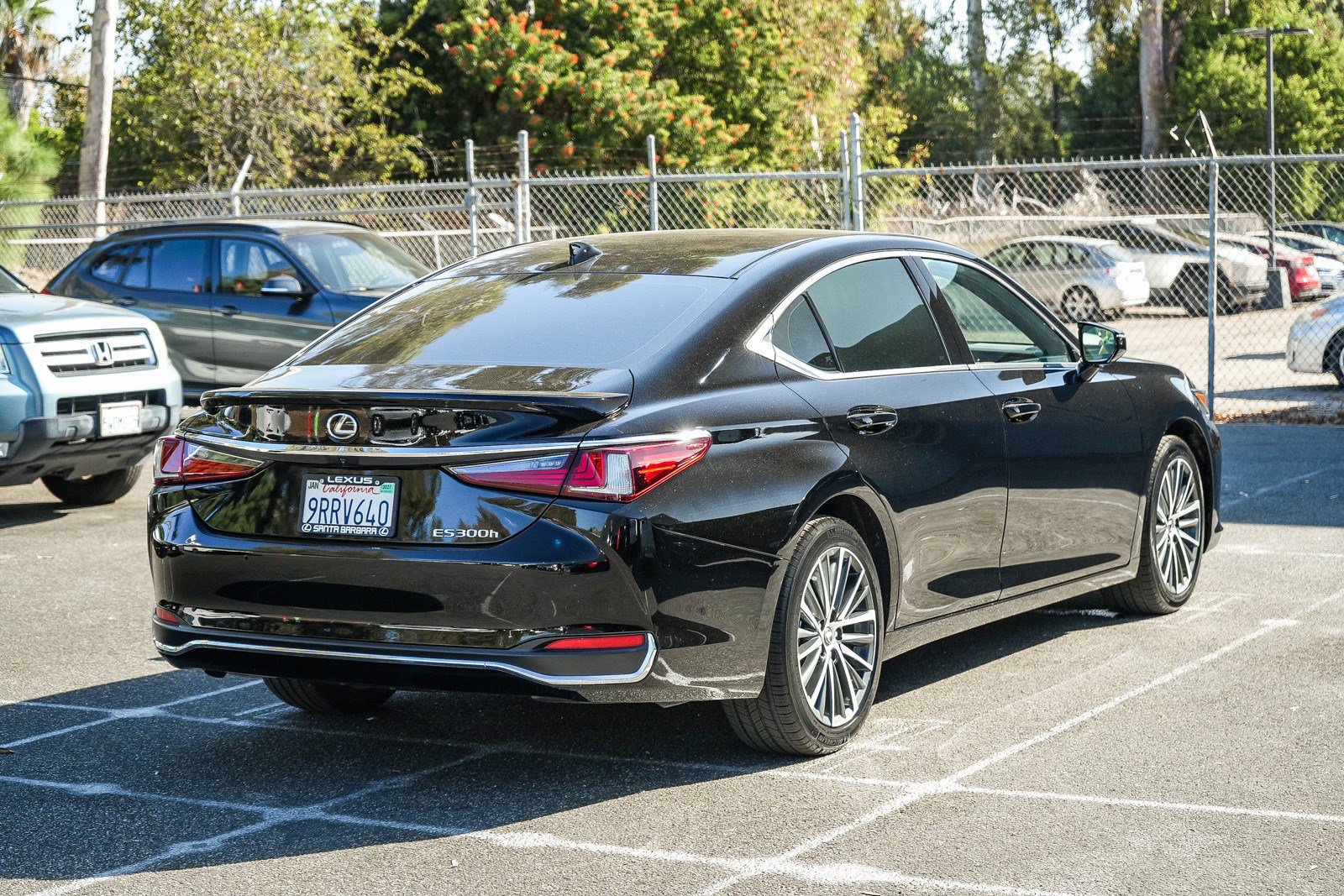 Used 2025 Lexus ES 300h w/ Premium Package FWD image 6