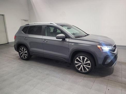 Used 2023 Volkswagen Taos SE w/ Panoramic Sunroof Package FWD image 11