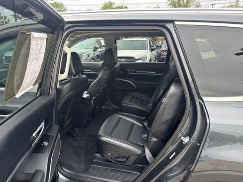 Certified 2024 Kia Telluride S w/ S Sunroof Package AWD/4WD image 13