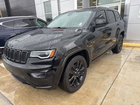 Used 2020 Jeep Grand Cherokee Altitude image 11