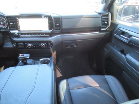 Used 2024 GMC Sierra 1500 SLT w/ SLT Premium Plus Package AWD/4WD image 15