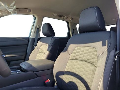 New 2025 Nissan Pathfinder SV w/ Black Appearance Package image 17