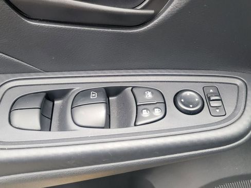 Used 2023 Nissan Versa SV image 27