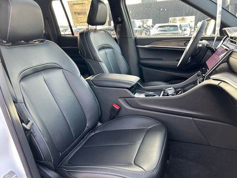 New 2025 Jeep Grand Cherokee Limited image 27