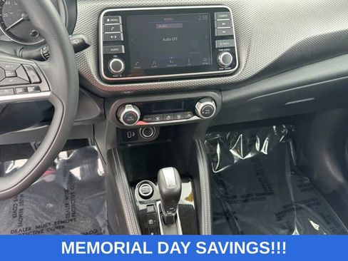Used 2018 Nissan Kicks SV FWD image 18