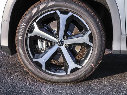 New 2026 Volkswagen Tiguan SE image 21