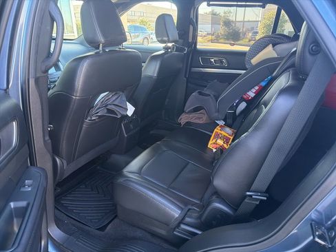 Used 2018 Ford Explorer XLT w/ Equipment Group 202A image 21