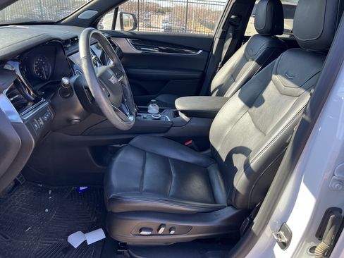 Used 2021 Cadillac XT6 Premium Luxury w/ LPO, ONYX Package image 12