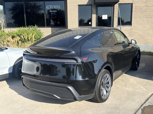 Used 2026 Tesla Model Y Long Range AWD/4WD image 4