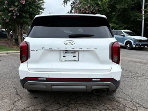 Used 2023 Hyundai Palisade SEL FWD image 5