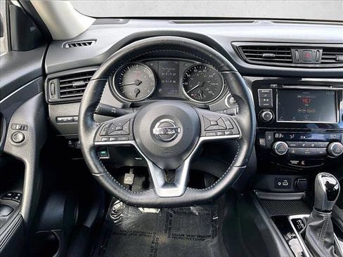 Used 2020 Nissan Rogue SV image 7