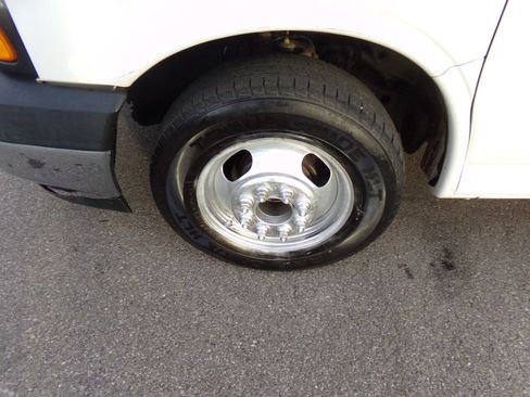 Used 2018 Chevrolet Express 3500 w/ Power Convenience Package image 28