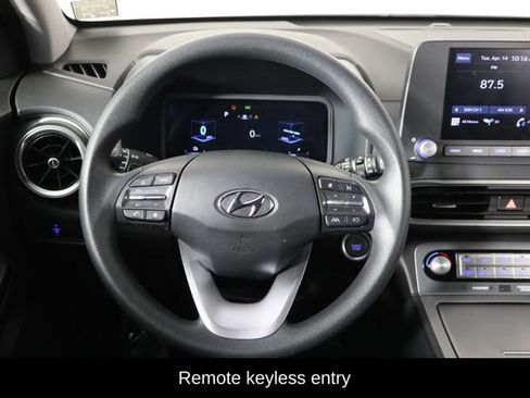 Used 2023 Hyundai Kona SE FWD image 7