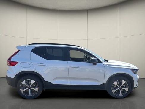 Used 2026 Volvo XC40 B5 Plus AWD/4WD image 8
