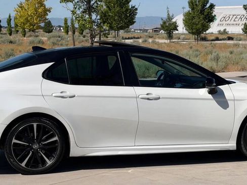 Used 2020 Toyota Camry XSE FWD image 5