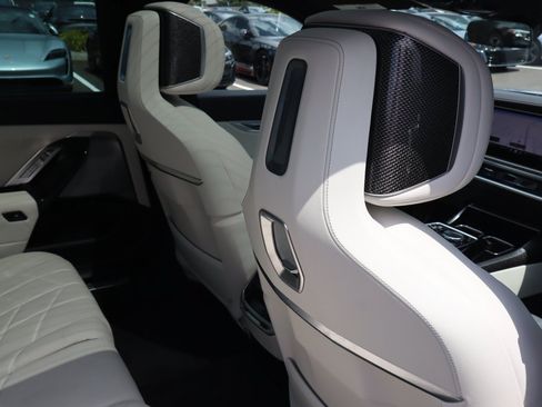 Used 2023 BMW i7 xDrive60 w/ Parking Assistance Package AWD/4WD image 21