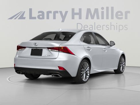 Used 2018 Lexus IS 300 RWD image 2