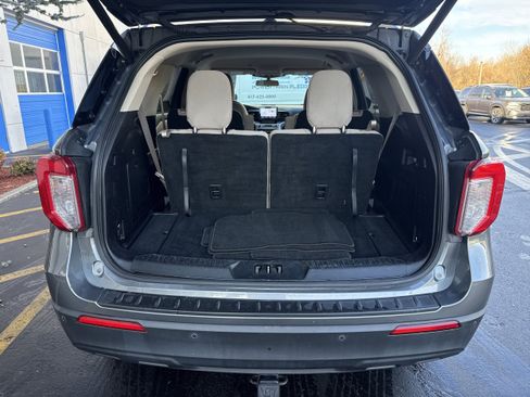 Used 2021 Ford Explorer XLT image 12