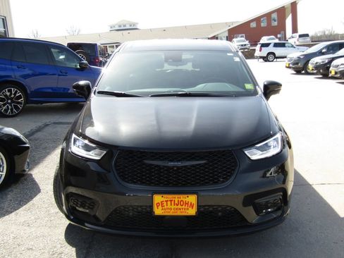 Used 2024 Chrysler Pacifica Select image 13