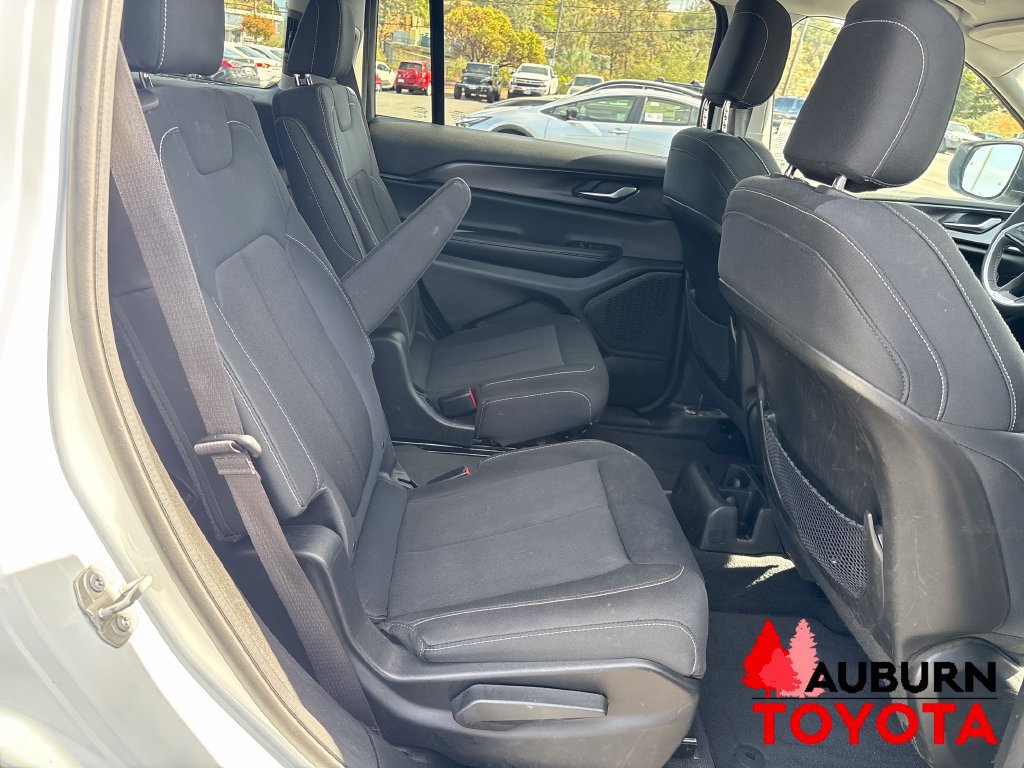 Used 2023 Jeep Grand Cherokee L Laredo AWD/4WD image 20
