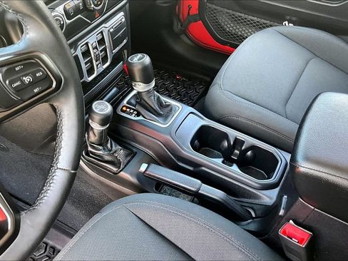 Used 2018 Jeep Wrangler Unlimited Sport S AWD/4WD image 17