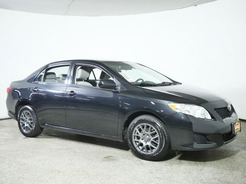 Used 2010 Toyota Corolla LE image 1
