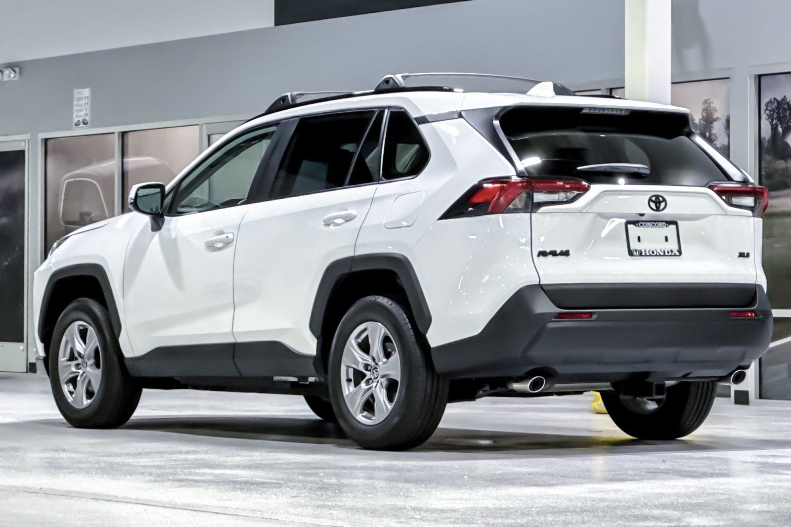 Used 2025 Toyota RAV4 XLE FWD image 3
