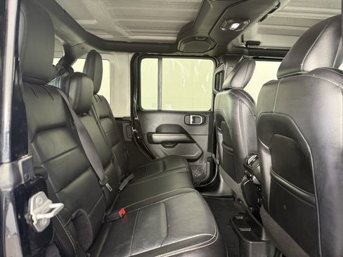 Used 2018 Jeep Wrangler Unlimited Sahara w/ Dual Top Group AWD/4WD image 13