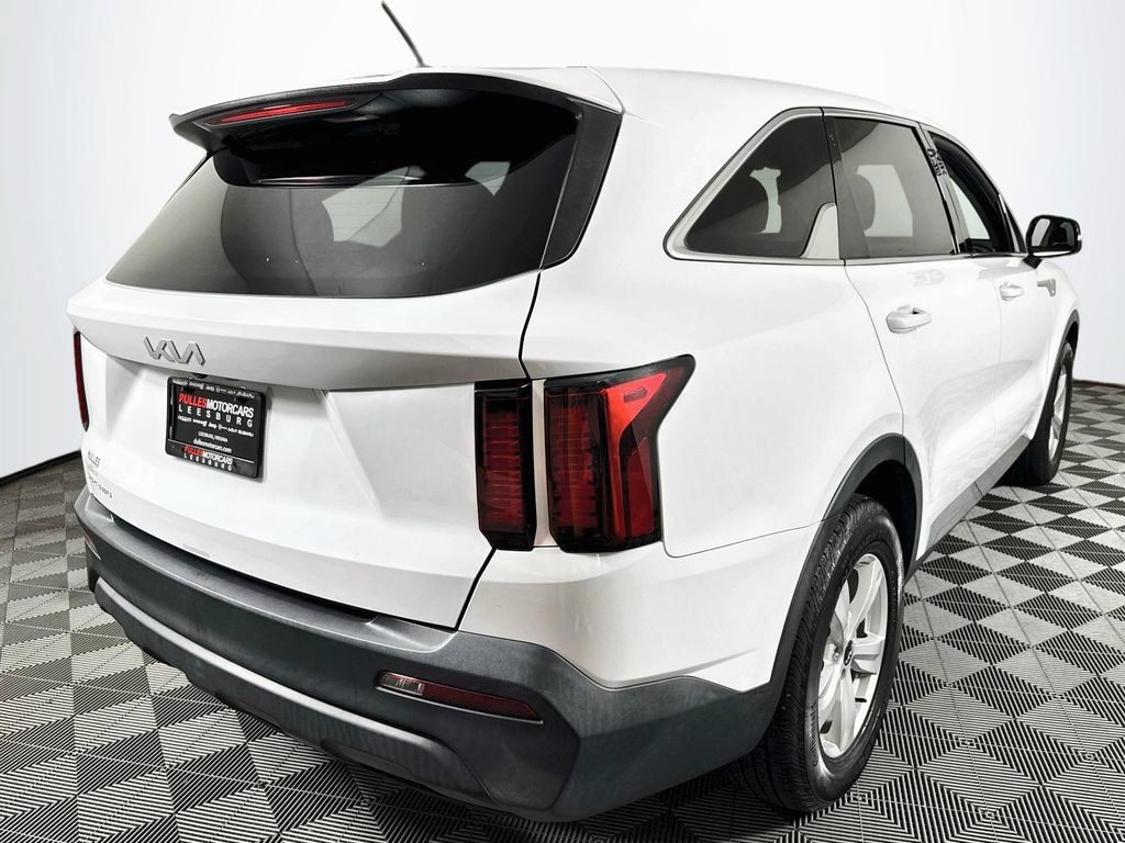 Used 2023 Kia Sorento LX FWD image 7