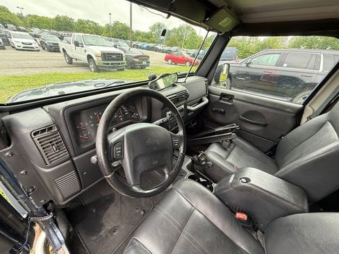 Used 2004 Jeep Wrangler Rubicon w/ Dual Top Group AWD/4WD image 12