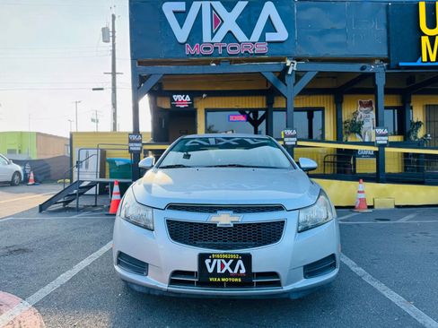 Used 2014 Chevrolet Cruze LT image 2