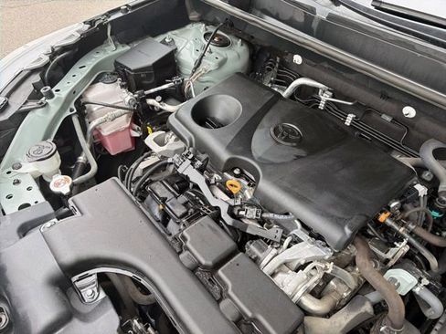 Used 2020 Toyota RAV4 XLE Premium image 26