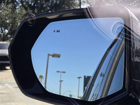 Used 2023 GMC Yukon AT4 w/ AT4 Premium Plus Package image 24