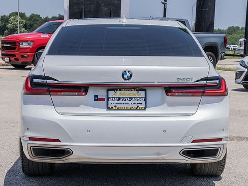 Used 2022 BMW 740i w/ Luxury Rear Seating Package RWD image 6