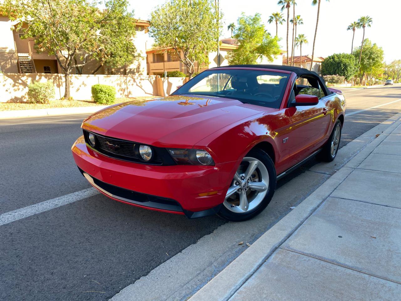 Used 2010 Ford Mustang GT RWD image 2
