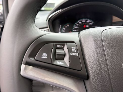 Used 2022 Chevrolet Trax LT w/ LT Convenience Package AWD/4WD image 18