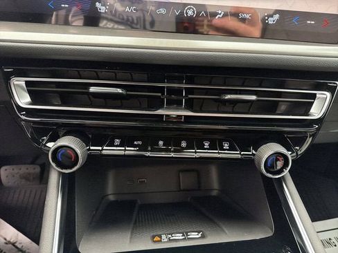 New 2026 Chevrolet Traverse LT w/ Midnight/Sport Edition image 21