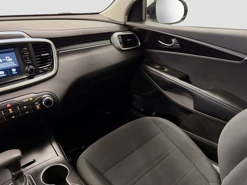 Used 2019 Kia Sorento AWD image 19