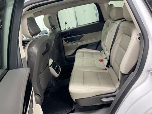 Used 2025 Lincoln Nautilus Reserve image 24