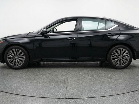 Used 2025 Nissan Altima 2.5 SV FWD image 5